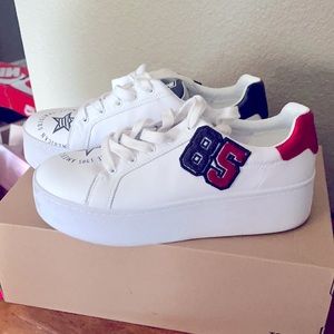 Tommy Footwear